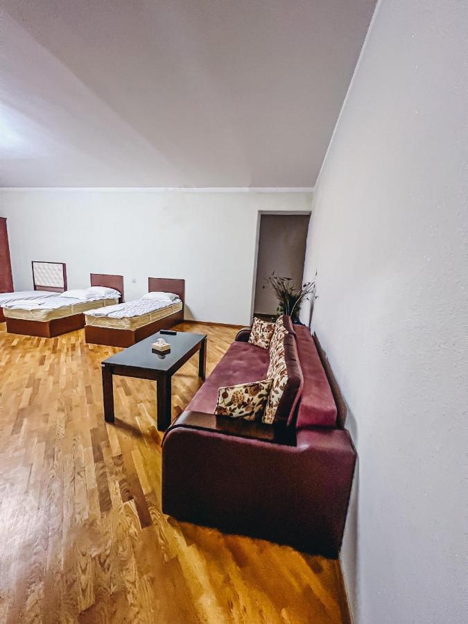Castle Family Hotel Jereván Kültér fotó