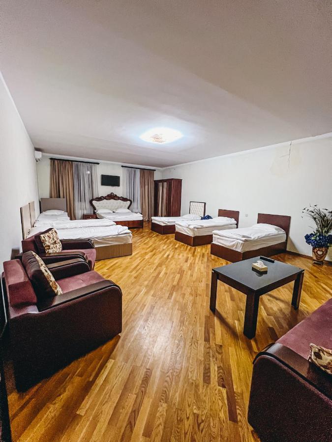 Castle Family Hotel Jereván Kültér fotó