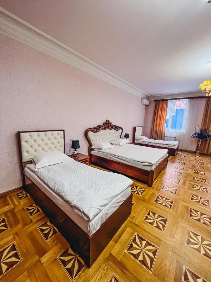 Castle Family Hotel Jereván Kültér fotó