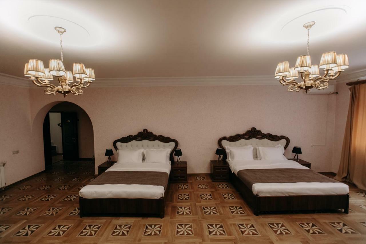 Castle Family Hotel Jereván Kültér fotó