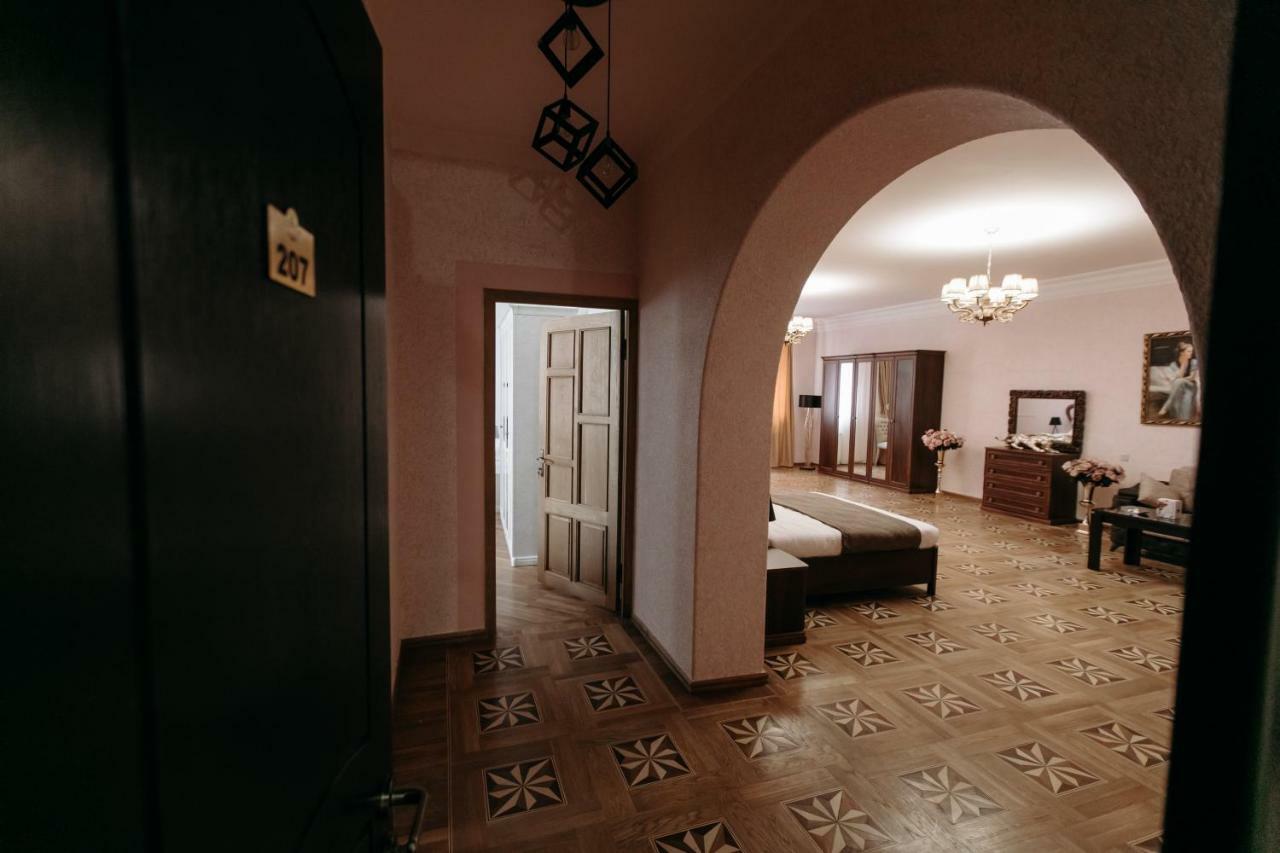 Castle Family Hotel Jereván Kültér fotó