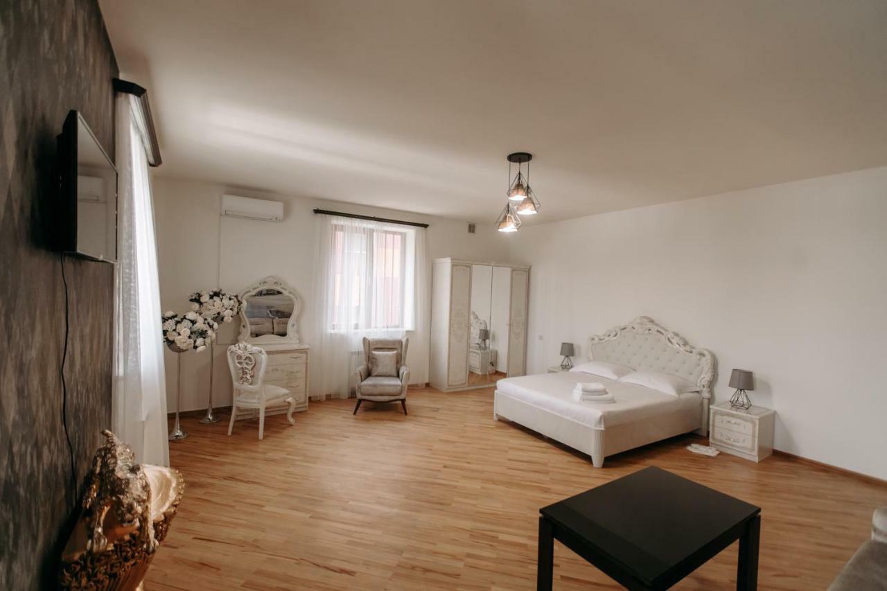Castle Family Hotel Jereván Kültér fotó