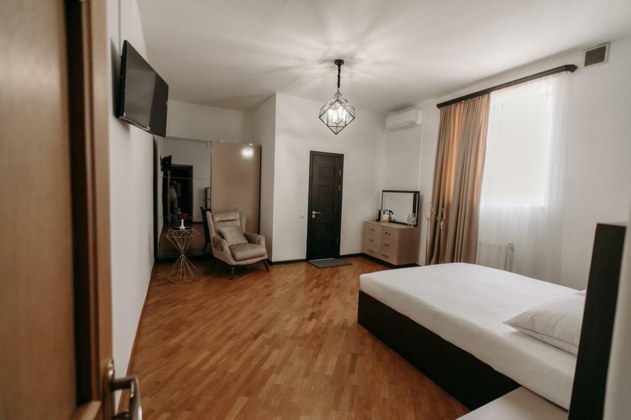 Castle Family Hotel Jereván Kültér fotó