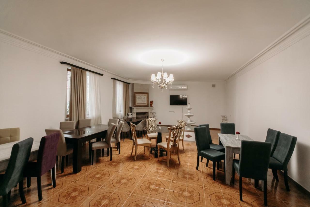 Castle Family Hotel Jereván Kültér fotó