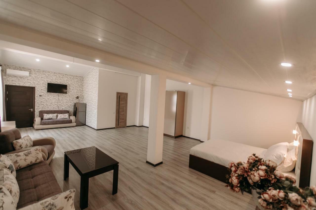 Castle Family Hotel Jereván Kültér fotó