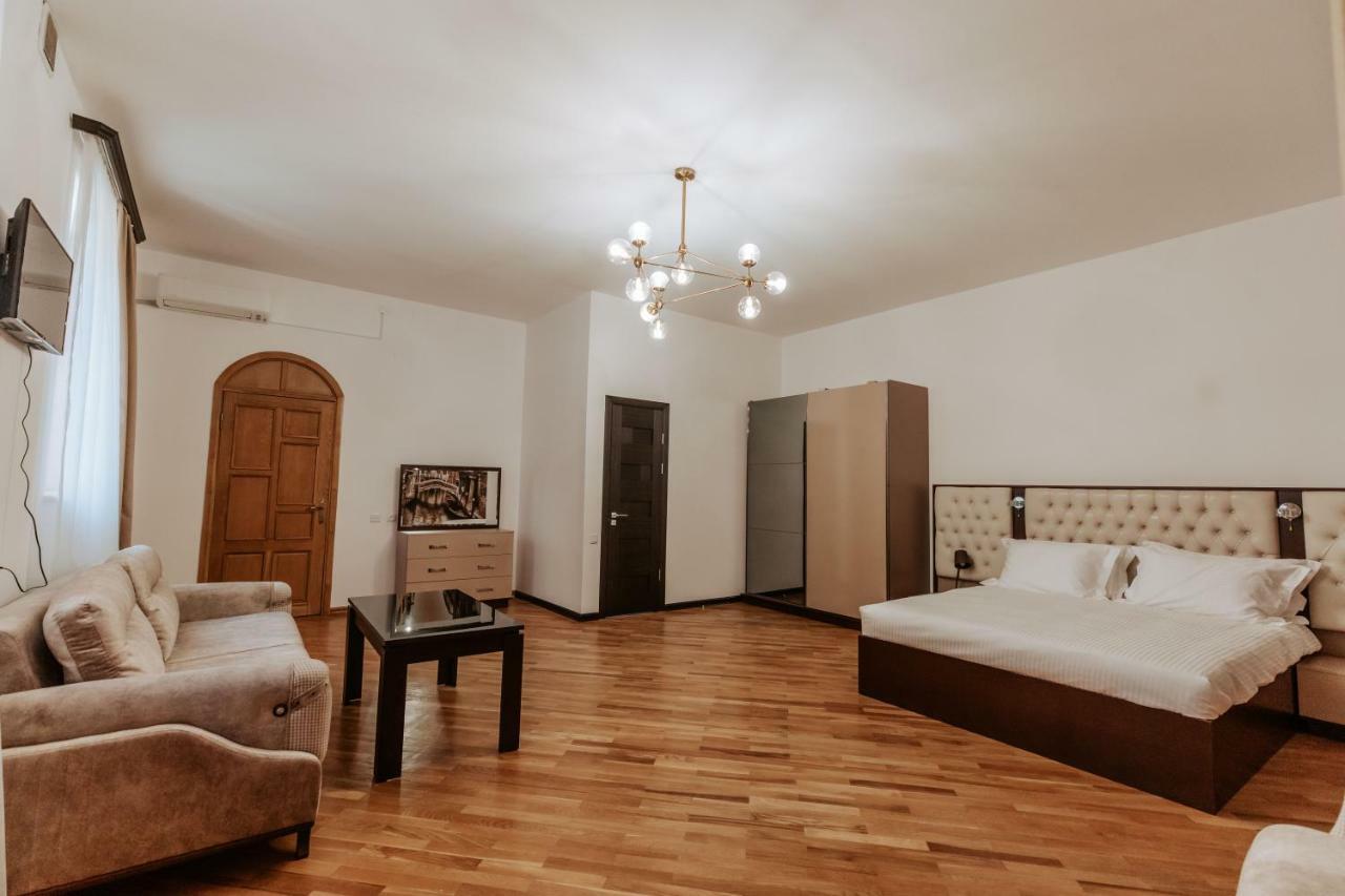 Castle Family Hotel Jereván Kültér fotó