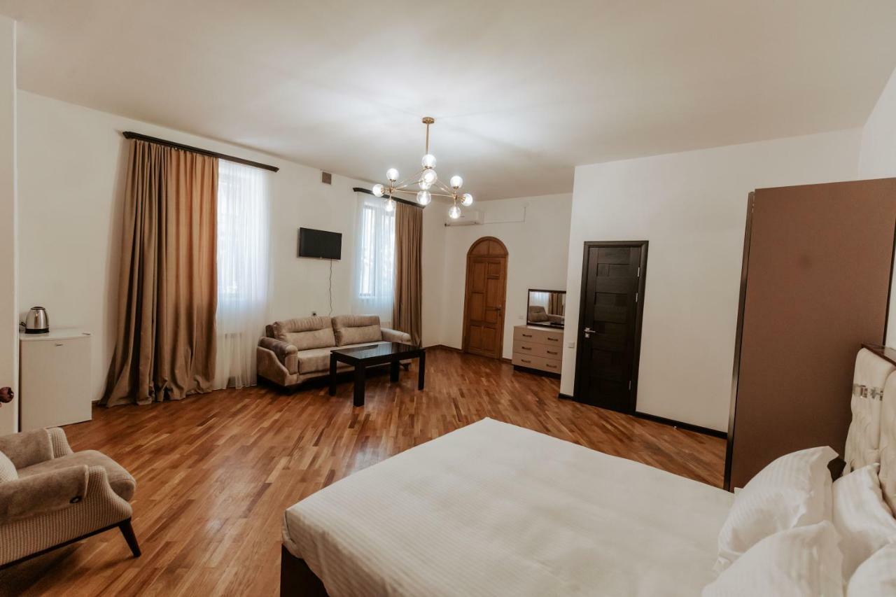 Castle Family Hotel Jereván Kültér fotó